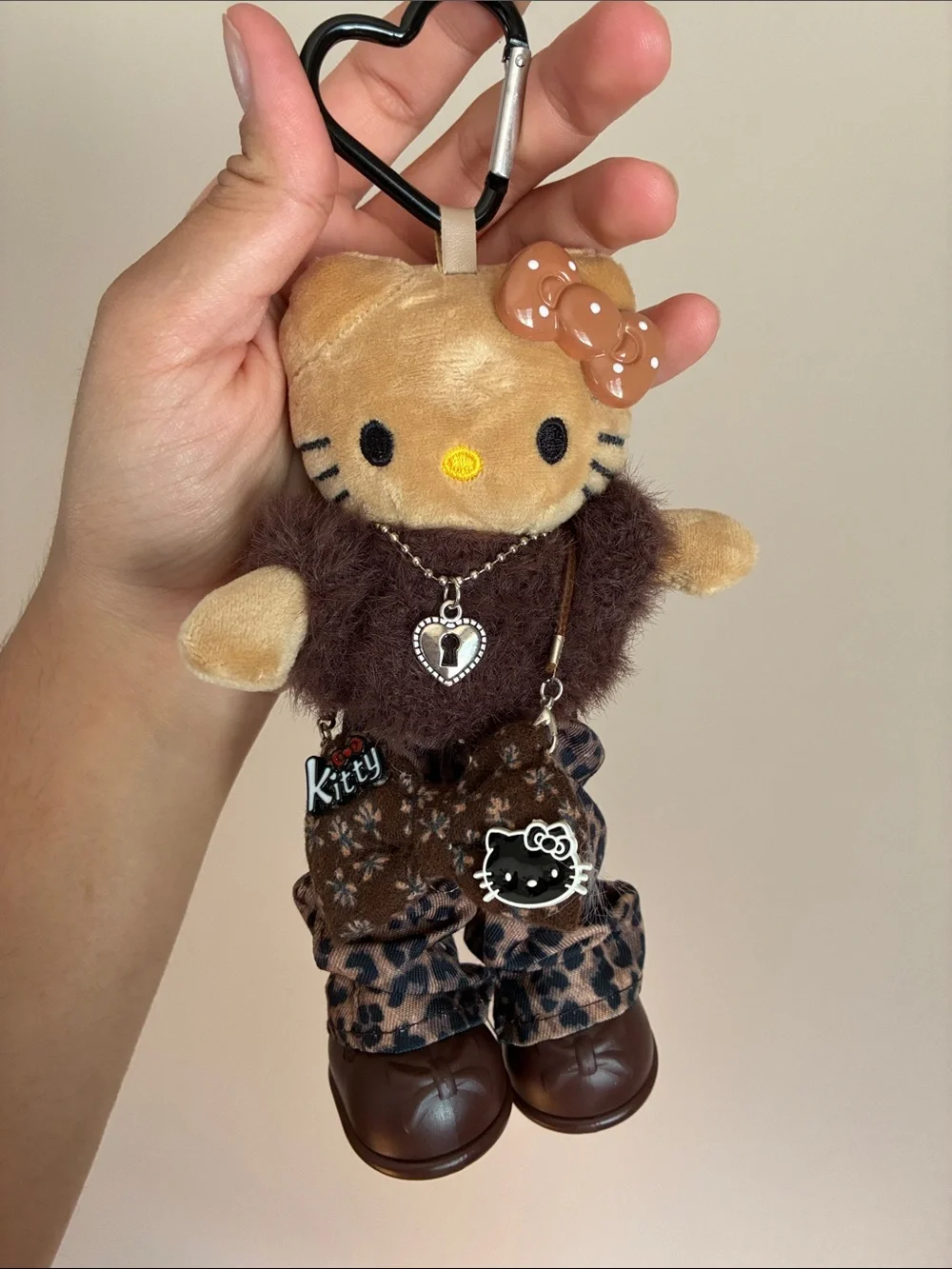 Hello Kitty Fall Fashion Diva Plush Keychain with Heart Charm
